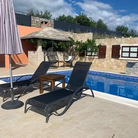 Cerim بيت للعطل *