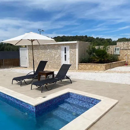 بيت للعطل Cerim *